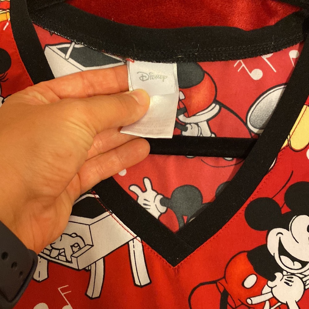 Disney pediatric scrub top size L - Picture 3 of 5